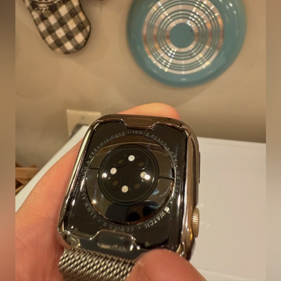 Apple Watch Series 8 (45mm, GPS) + EXTRAS - Picture 4 of 6